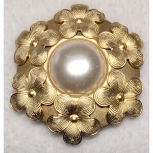 Vtg Jeri-Lou Gold Tone Flower Scarf Clip Accessory Faux Pearl Mid Century 2"